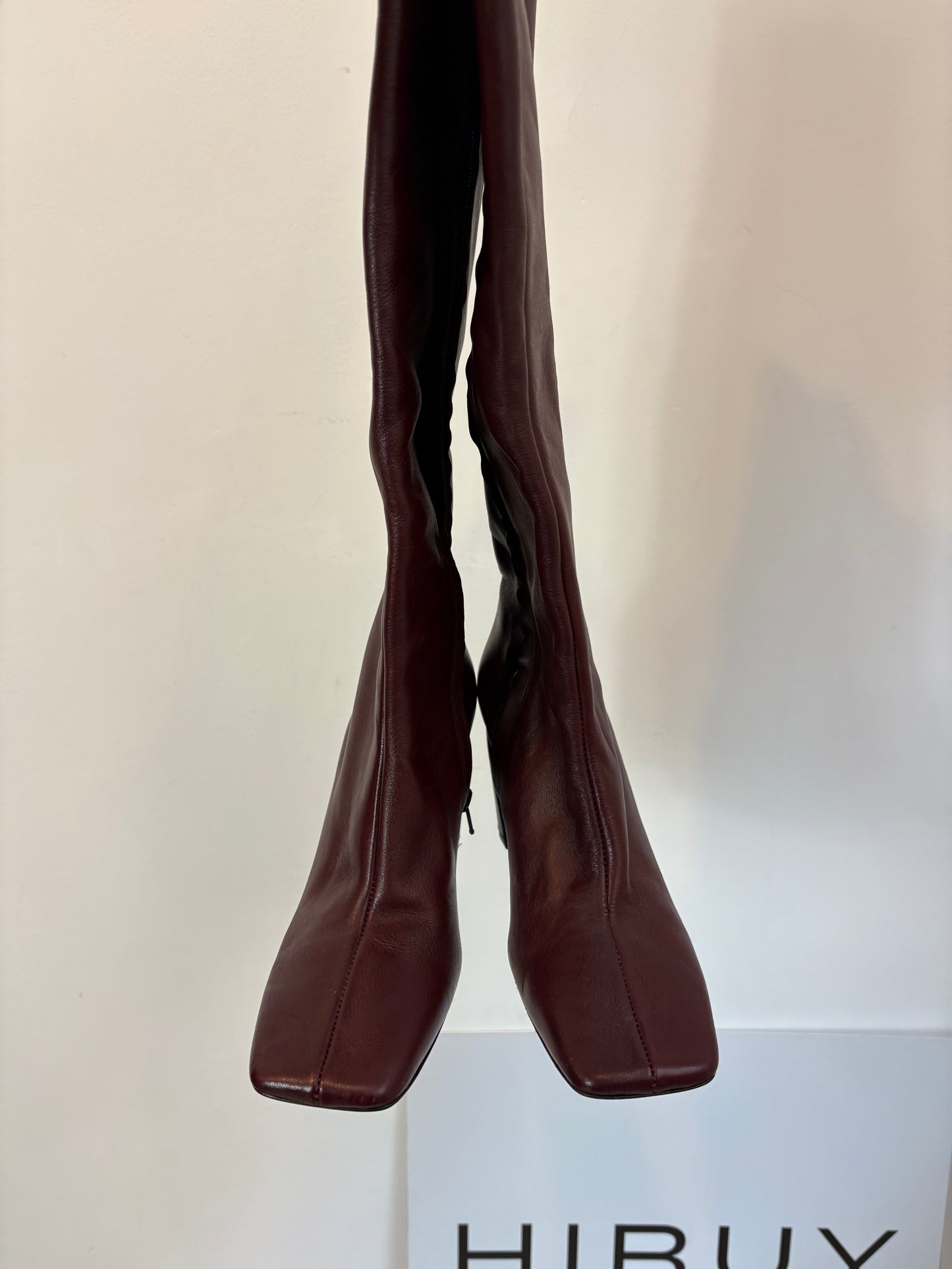 ZARA. Botas altas burdeos