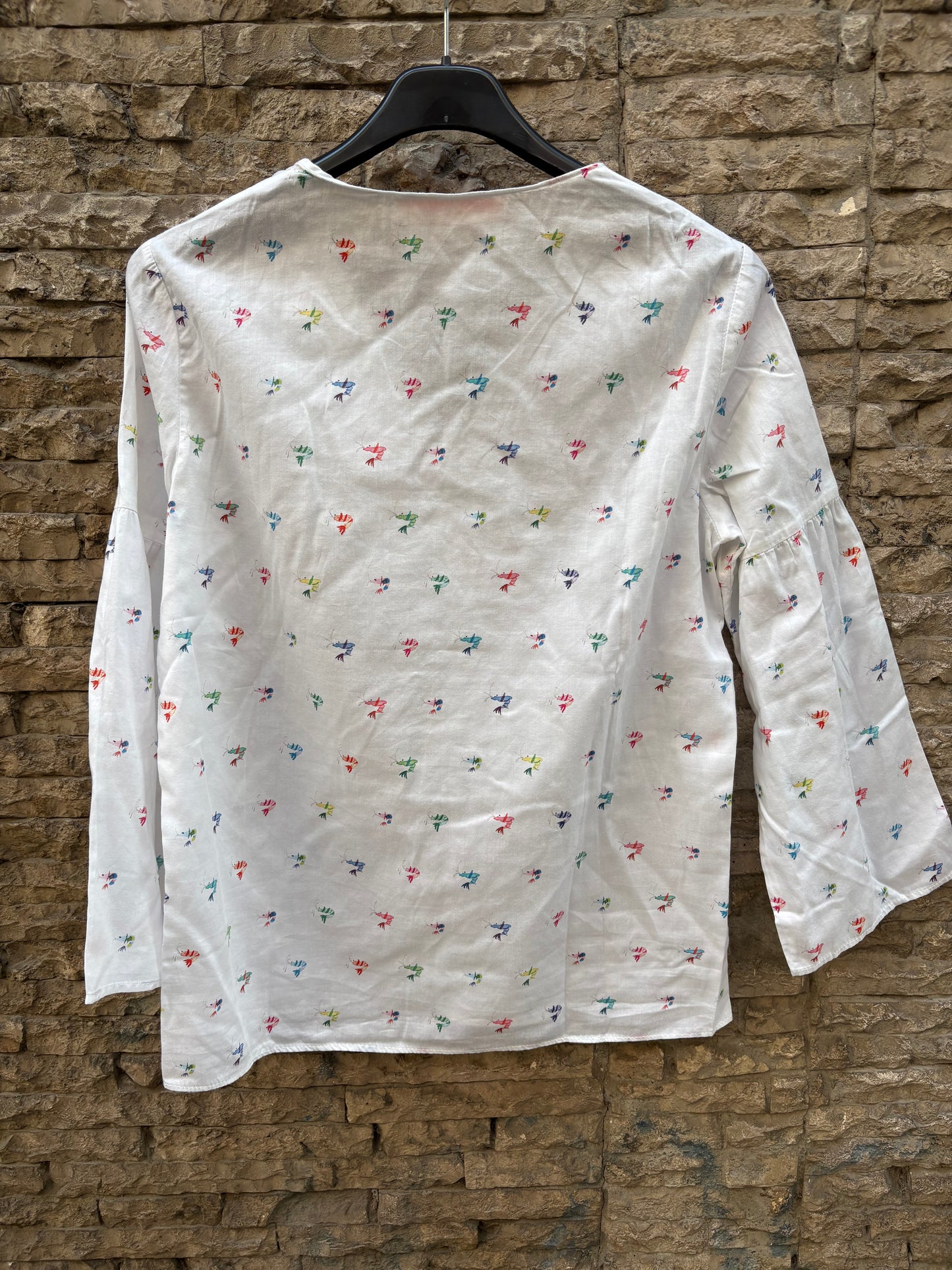 VILAGALLO. Blusa blanca dibujos