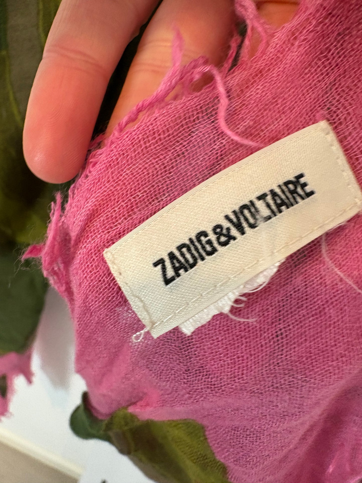 ZADIG & VOLTAIRE. Pañuelo fluido verde y rosa