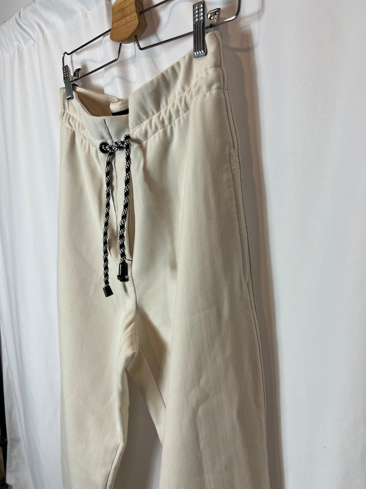 UTERQÜE. Beige slouchy Ts pants