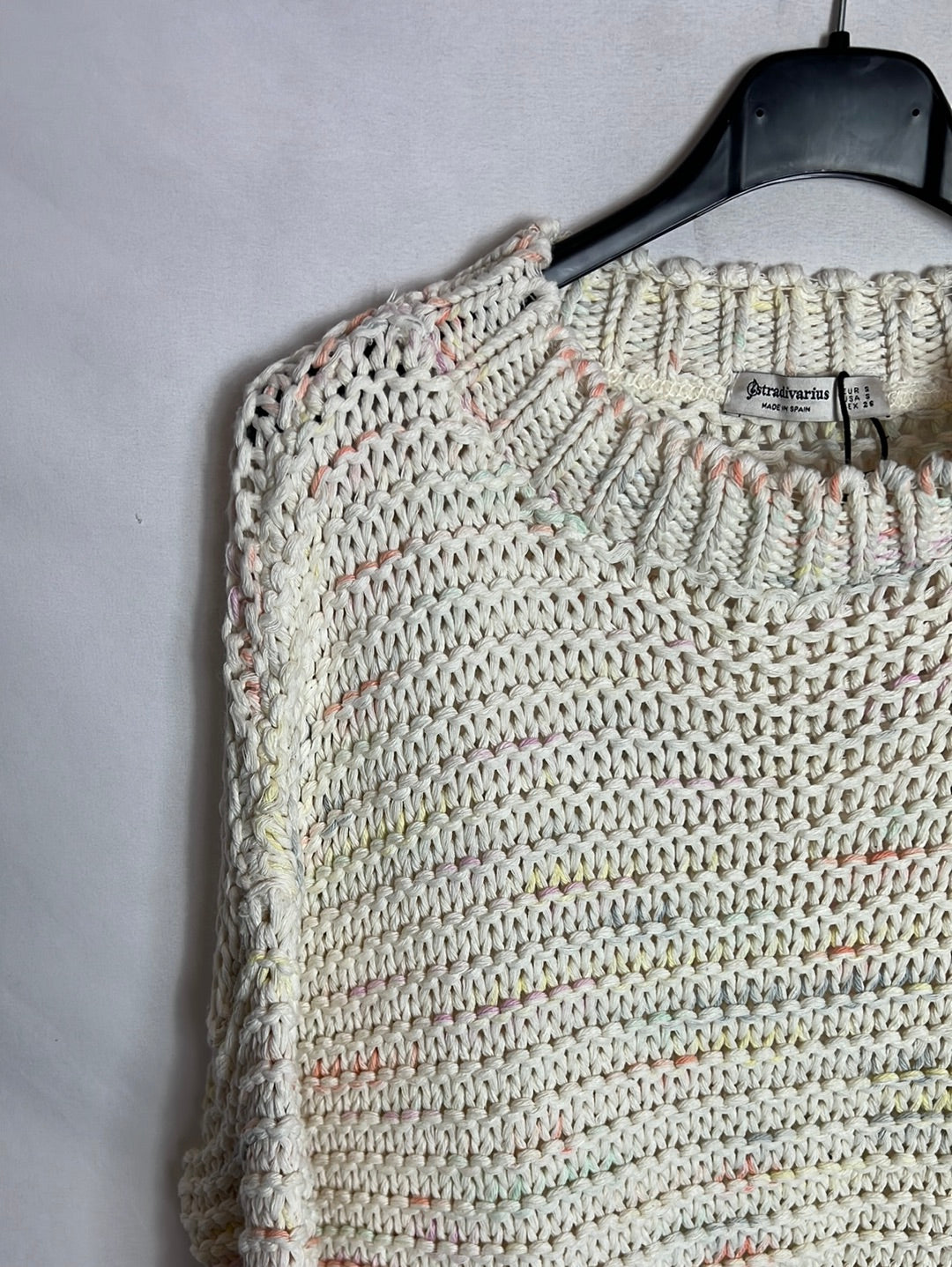 STRADIVARIUS. Beige sweater with colorful details. TS