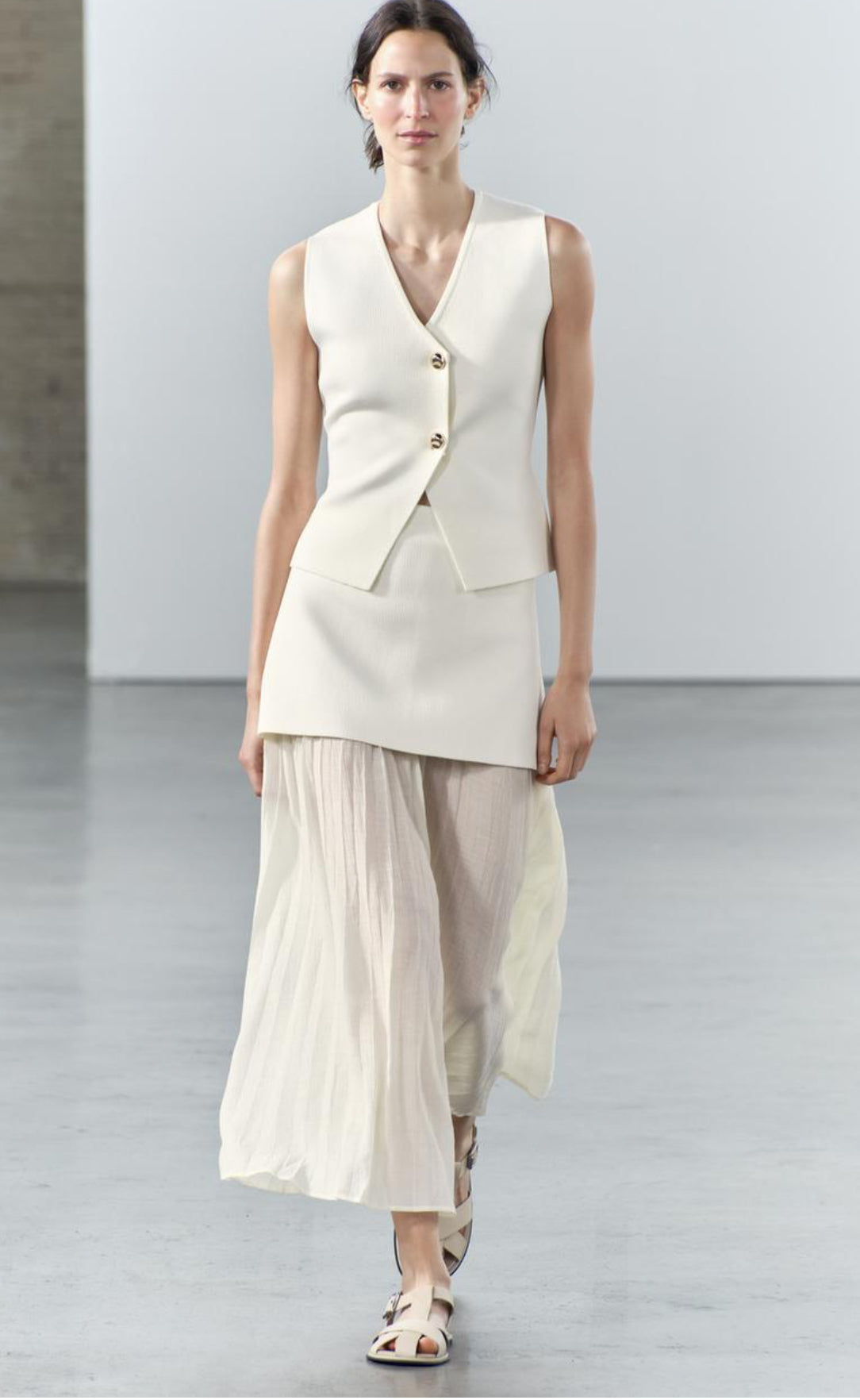 ZARA. Falda midi beige doble textura. T S