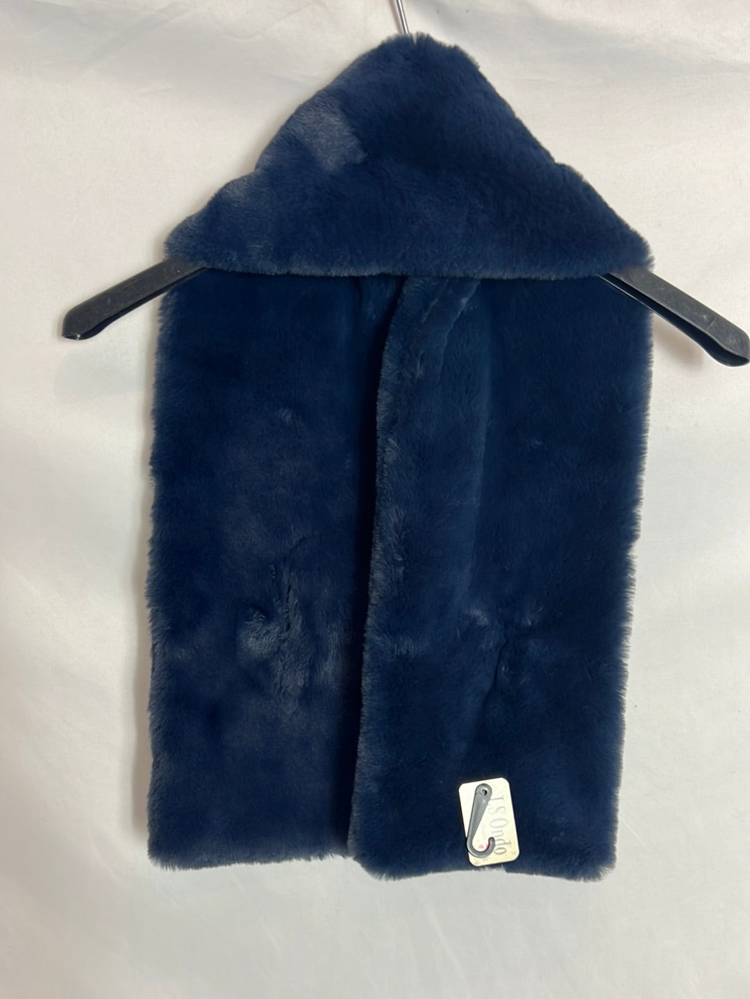 OTRAS. Cuello pelo azul