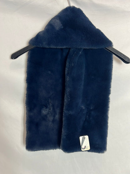 OTRAS. Cuello pelo azul