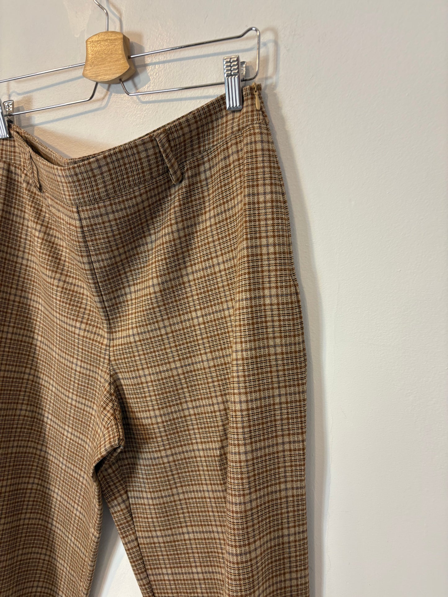 INTROPIA. Traje de chaqueta cuadros tonos beiges