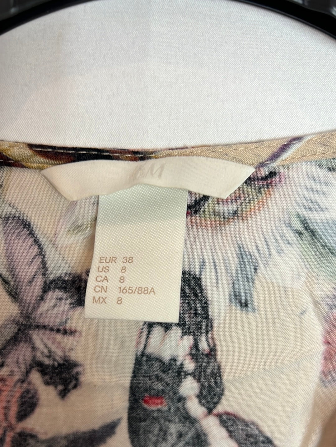 H&amp;M. Printed wrap blouse. T 38