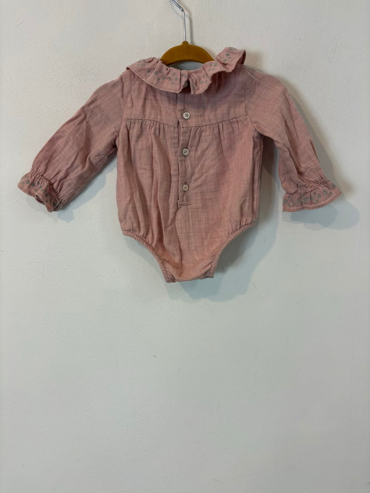 GOCCO. Ranita rosa jaspeado bordados. T 1-3 meses