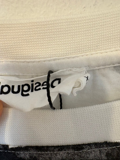 DESIGUAL. Camiseta blanca letras. T XL