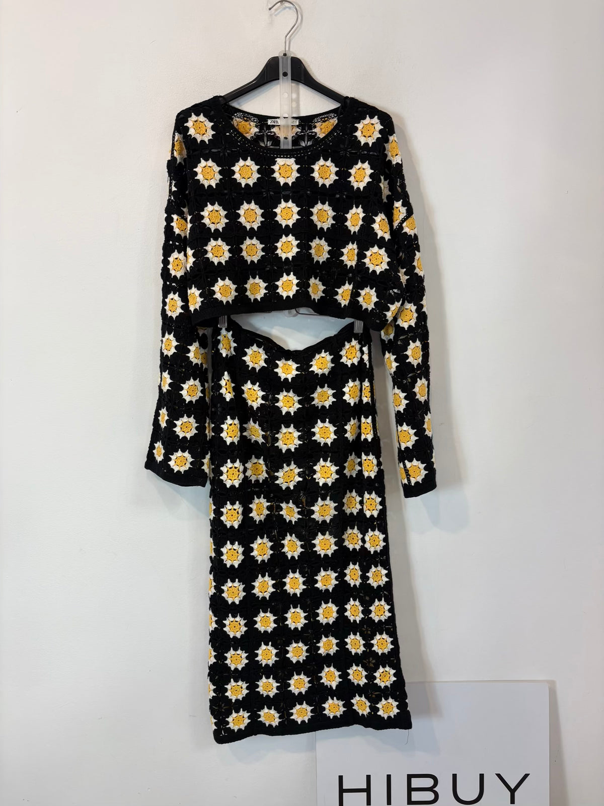 ZARA. Conjunto top y falda croché