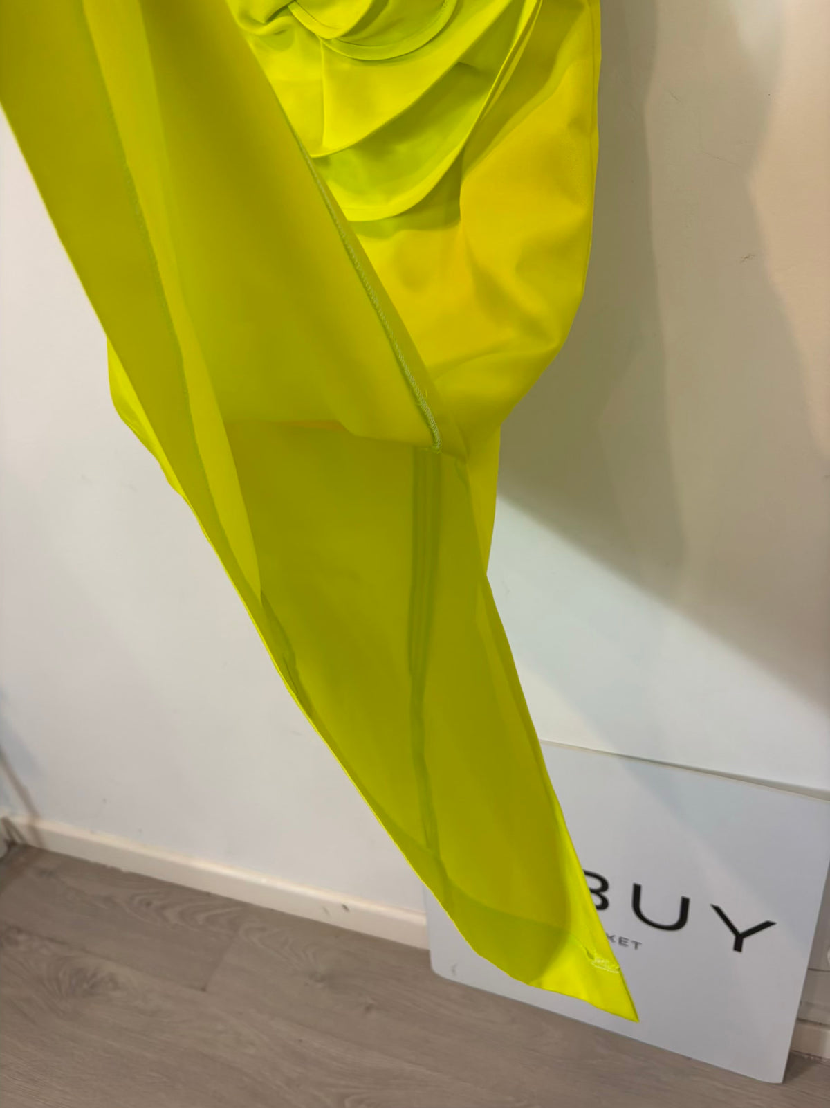 CAIO. Vestido midi lima flor maxi