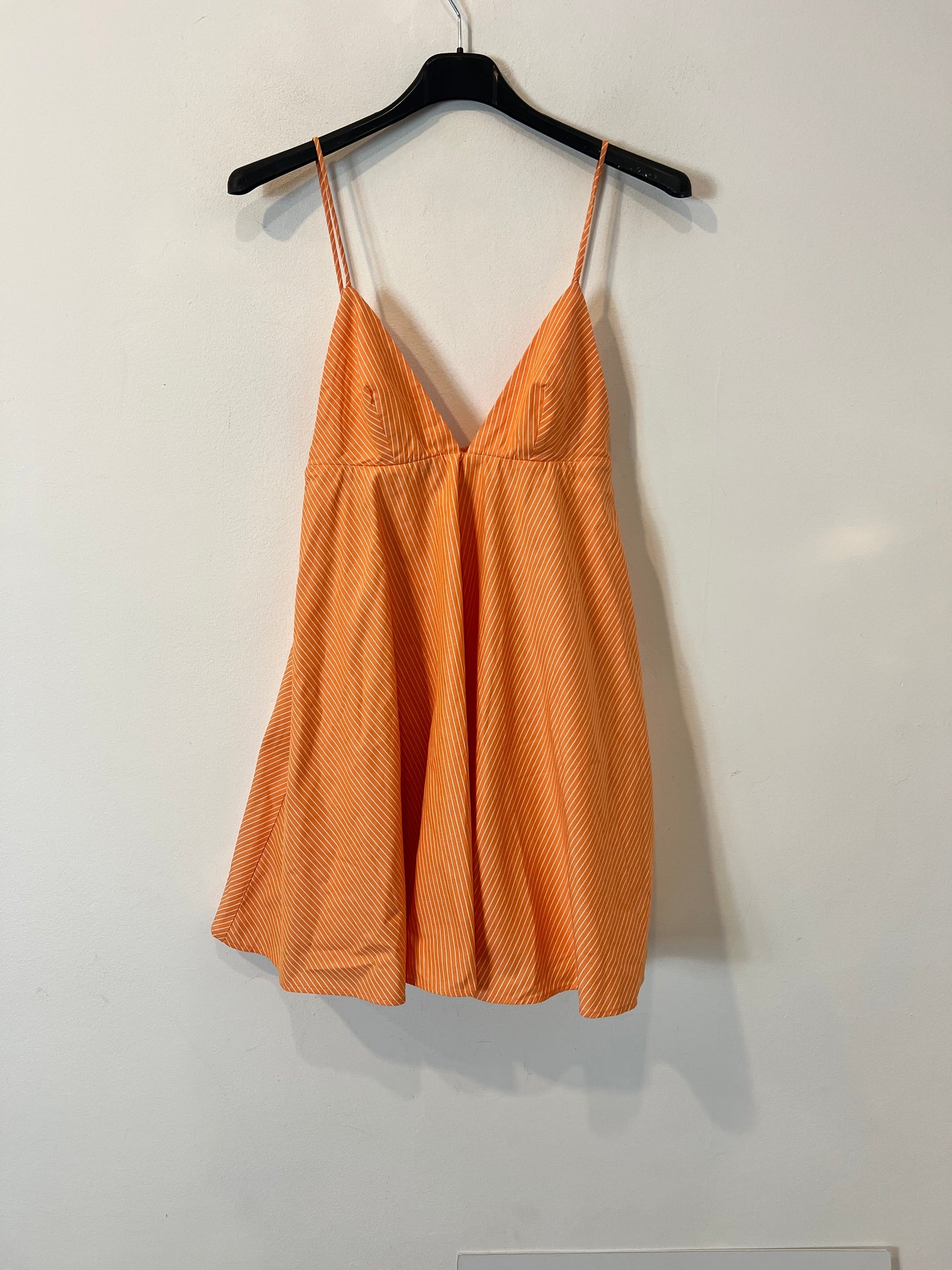 ZARA. Vestido corto naranja rayas