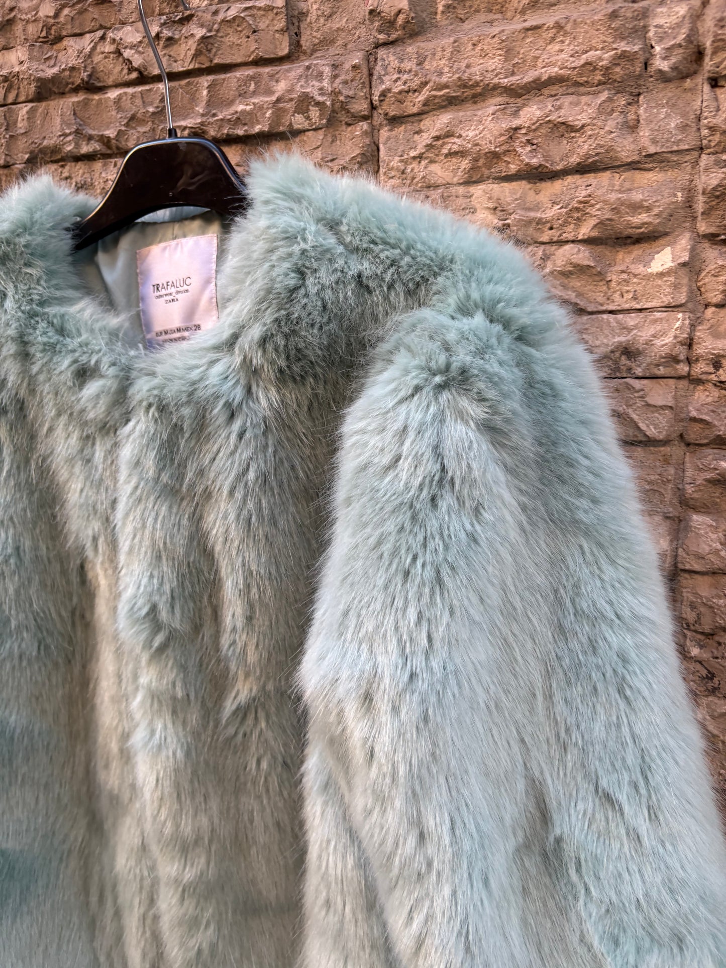 ZARA. Chaqueta pelo verde agua. T M