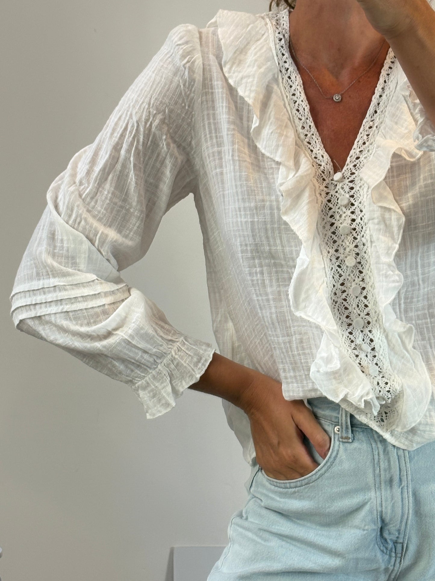 ZARA. Blusas blanca algodón volantes T.s