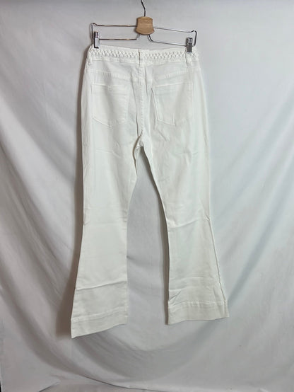 QUEEN HEARTS. Pantalón denim blanco ligeramente acampanado. T XL