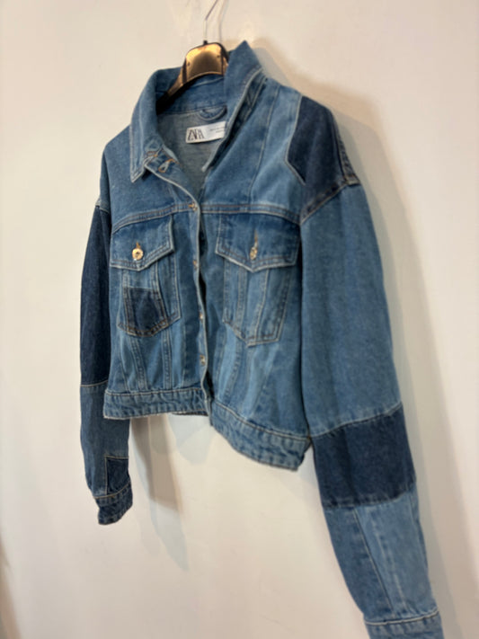 ZARA. Cazadora denim costuras