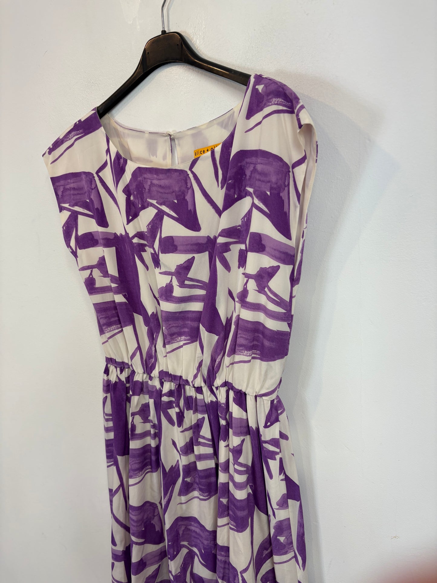 ALICE + OLIVIA . Vestido corto seda estampado