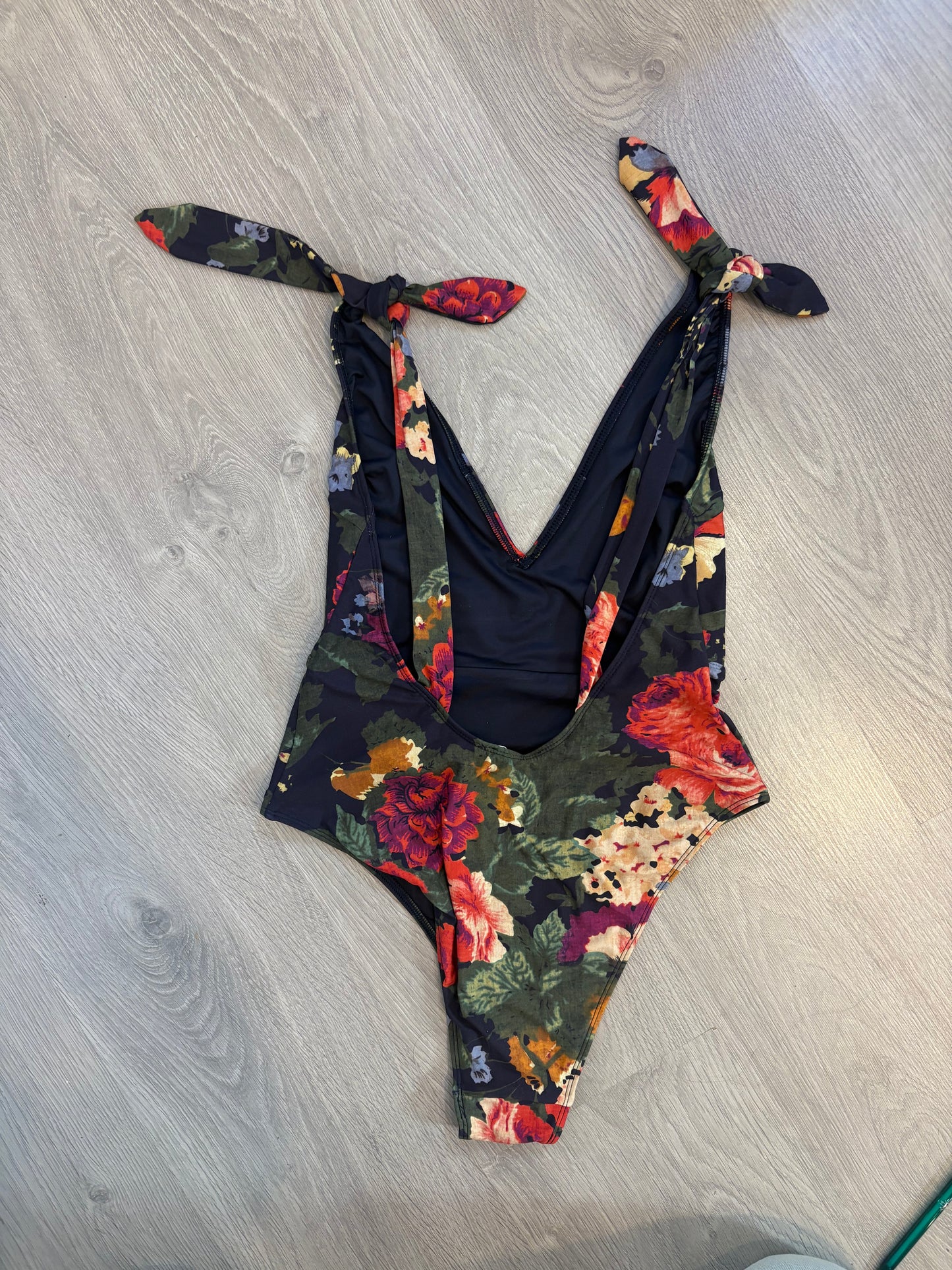 SÉZANE . Bañador estampado floral. T S