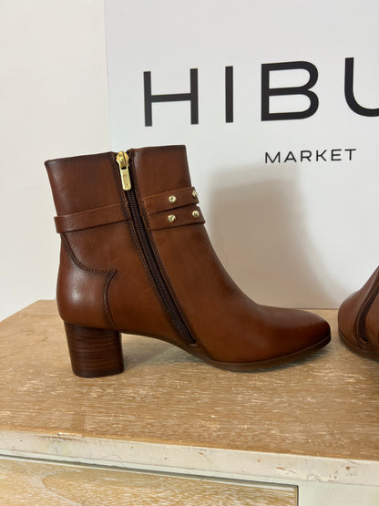 PIKOLINO. Camel studded ankle boots, size 38