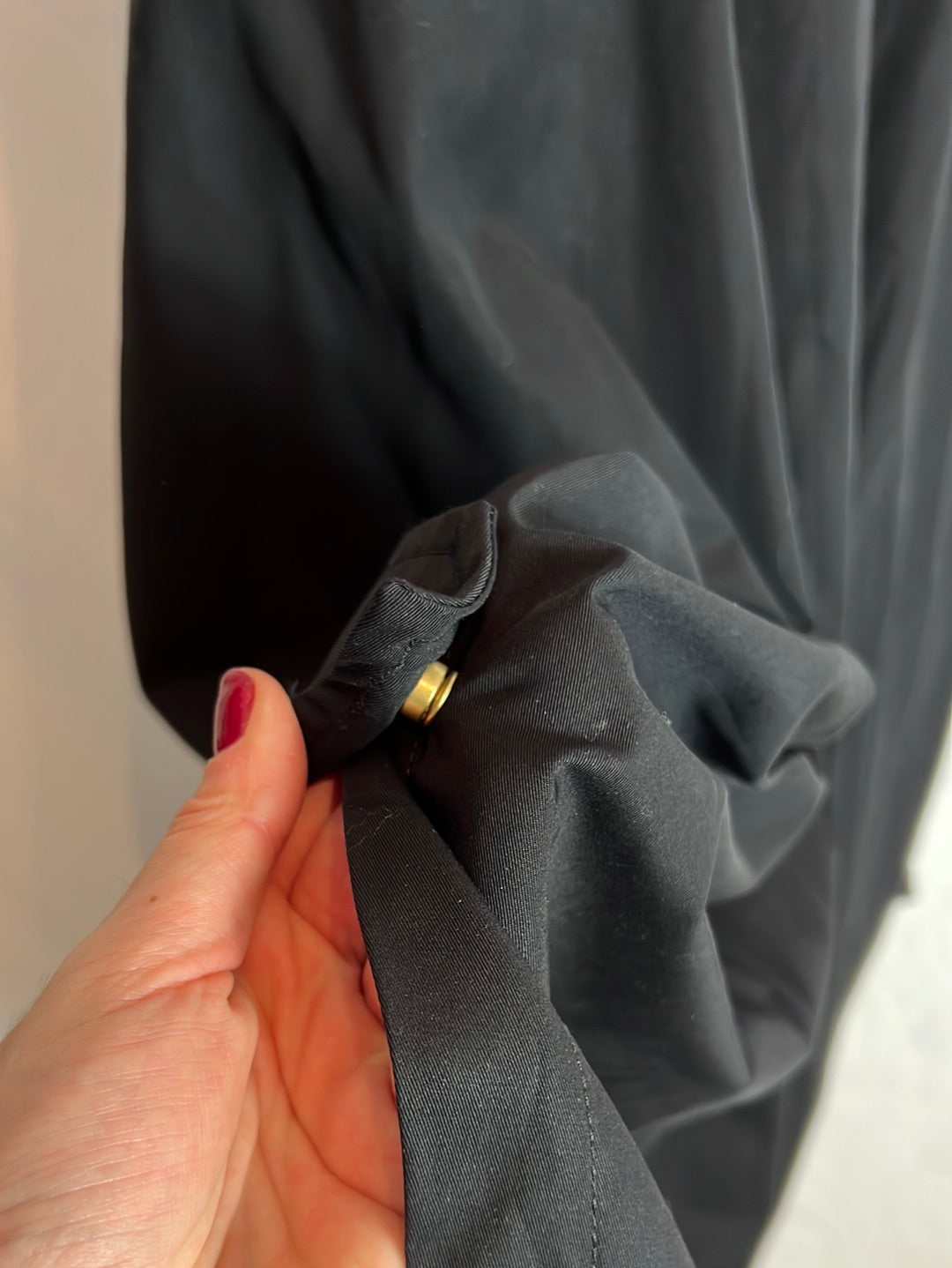 MASSIMO DUTTI. Capa/gabardina negra T.m