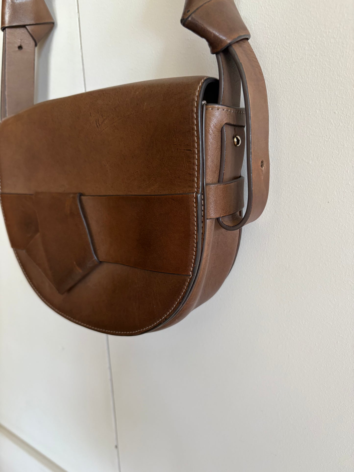 MALABABA. Bolso marrón piel asa larga