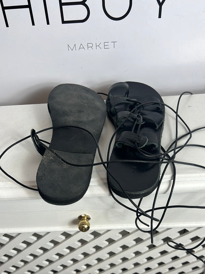 OTRAS. Sandalias tiras piel. T 37