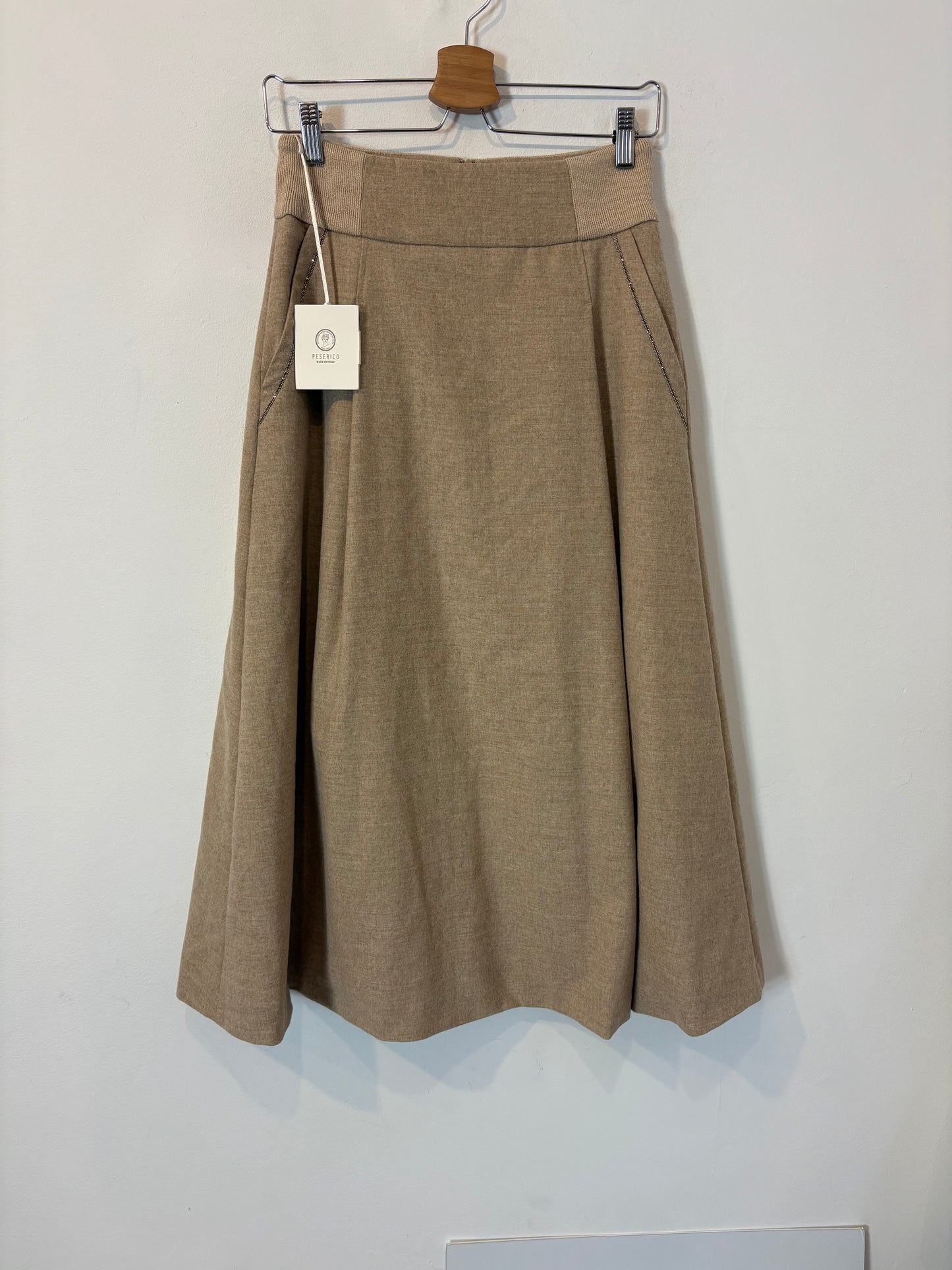 PESERICO. Falda midi beige con lana