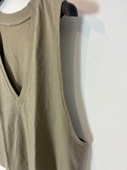 OTRAS. Camiseta verde escote pico. T S