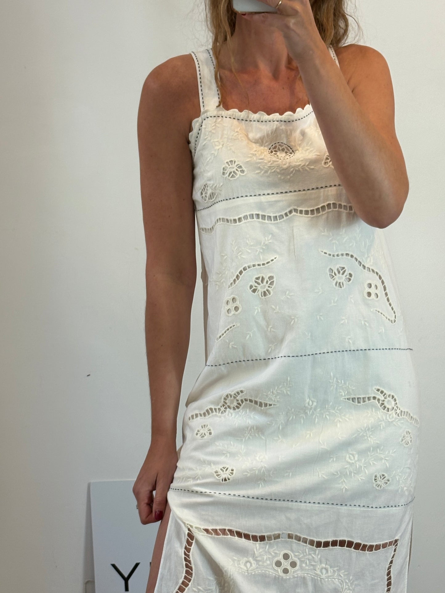 ZARA. Vestido largo bordados