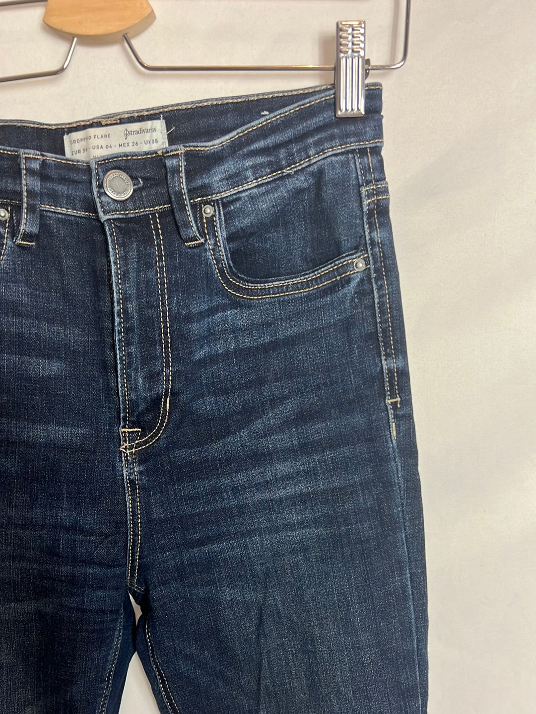 STRADIVARIUS. Slightly flared stretch denim. T 36