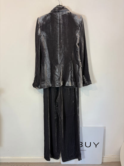 MANGO. Traje de chaqueta terciopelo gris