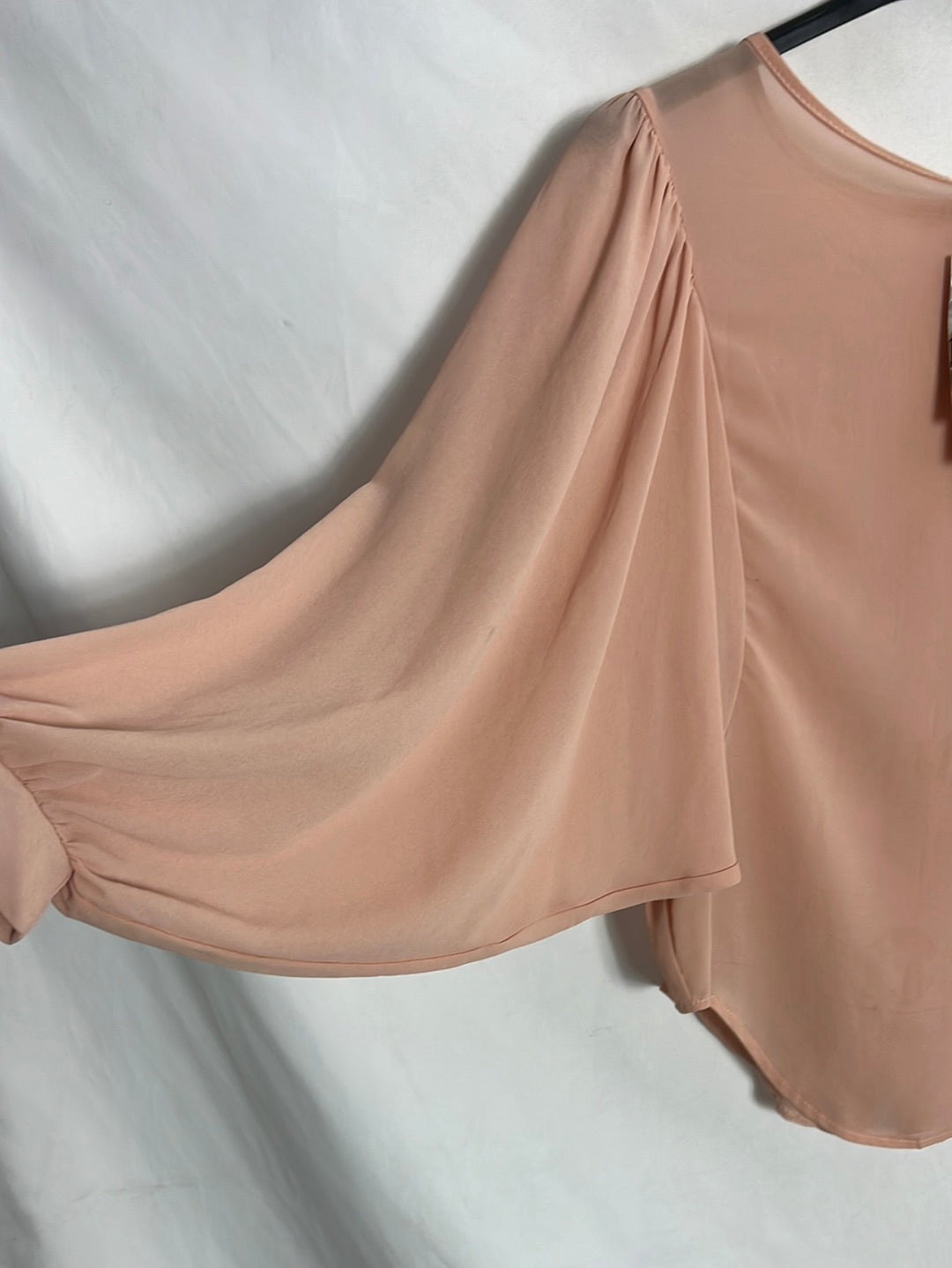 CASTAÑO. Blusa fluida rosa detalle manga . T S