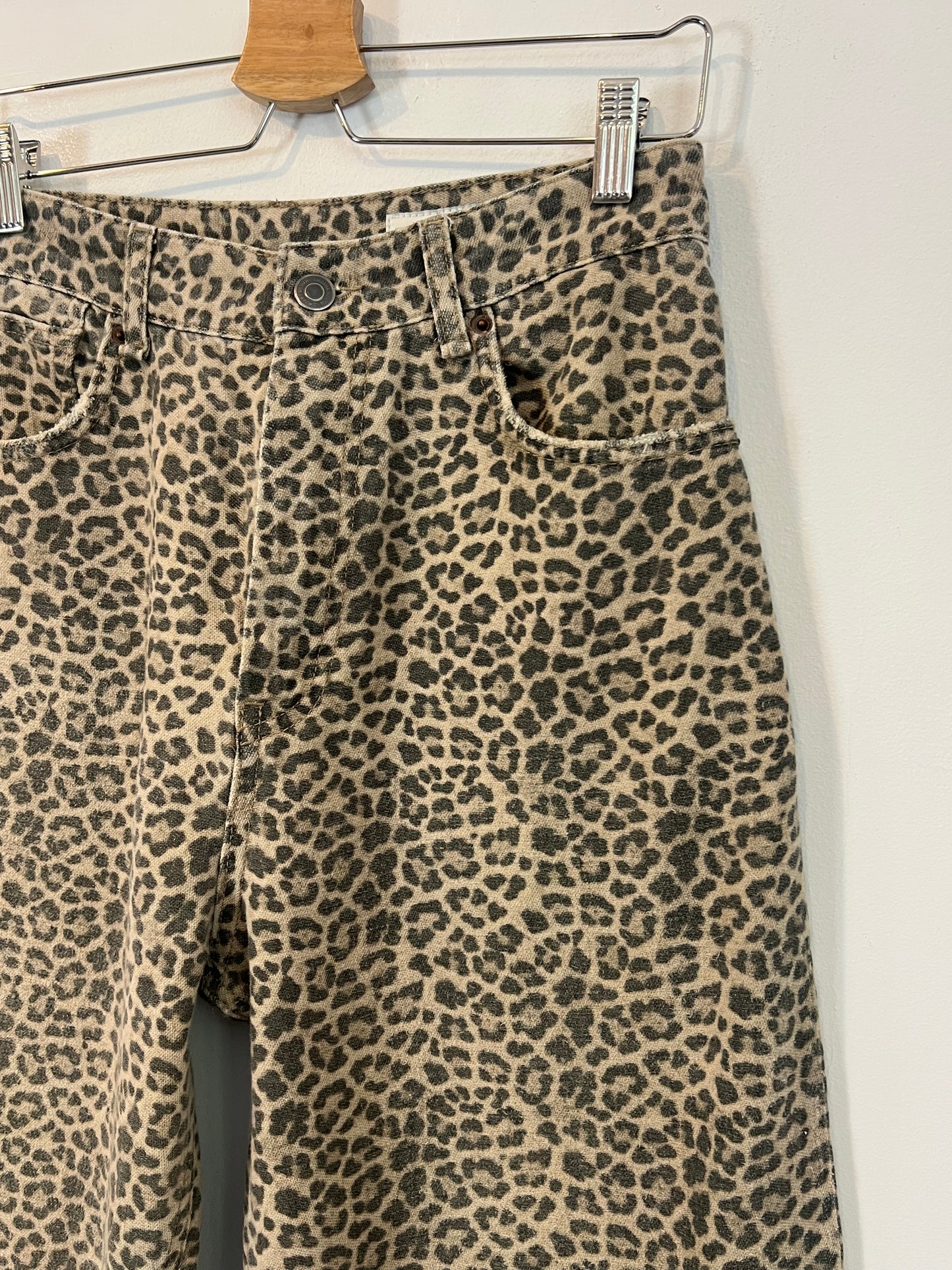 ZARA. Pantalón ancho animal print T.34