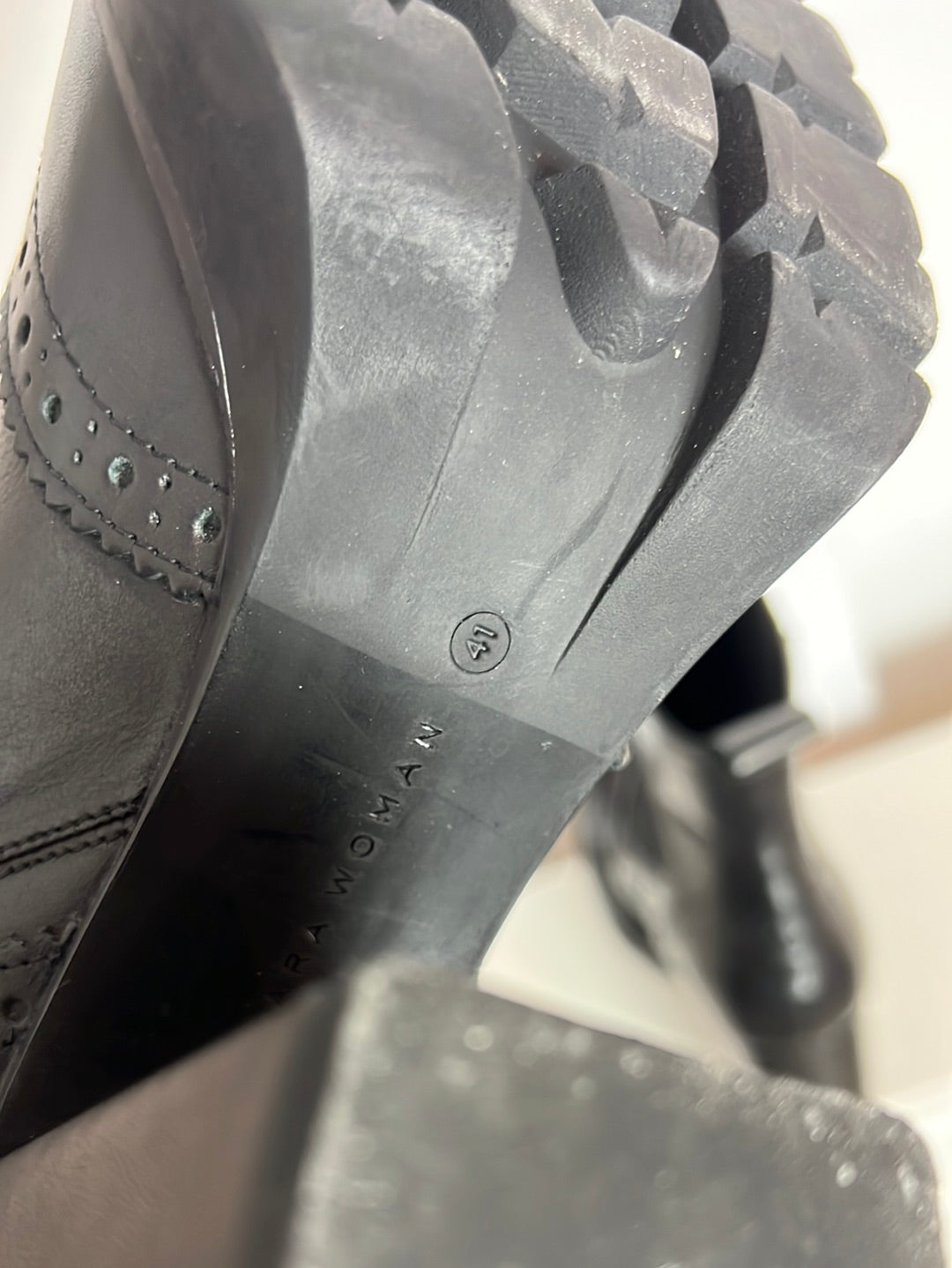 ZARA. Black die-cut ankle boots. Size 41