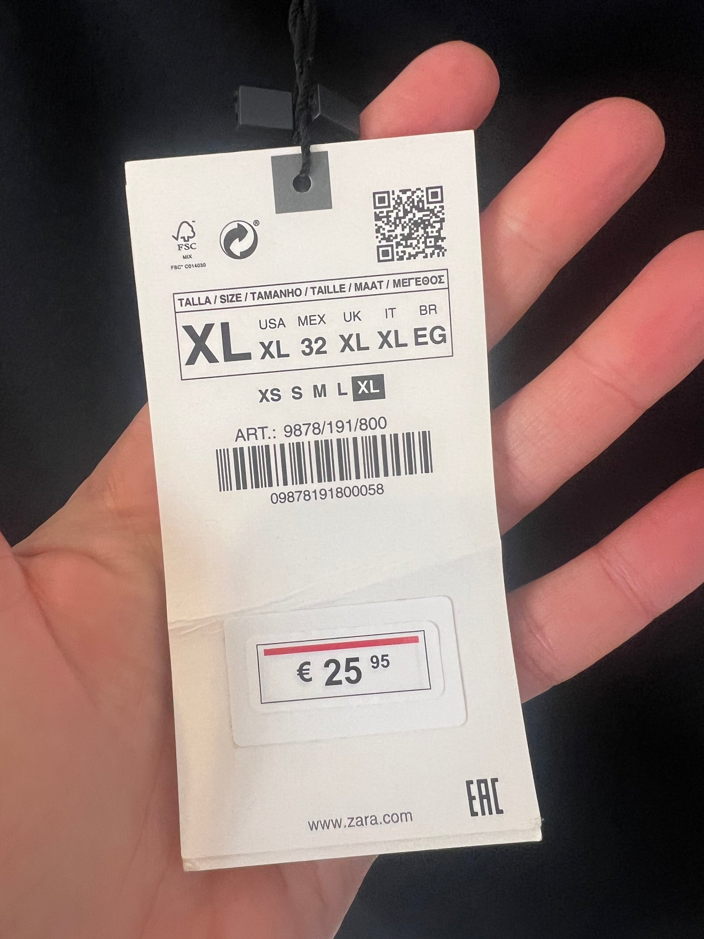 ZARA. Falda corta detalle pedrería flecos. T XL