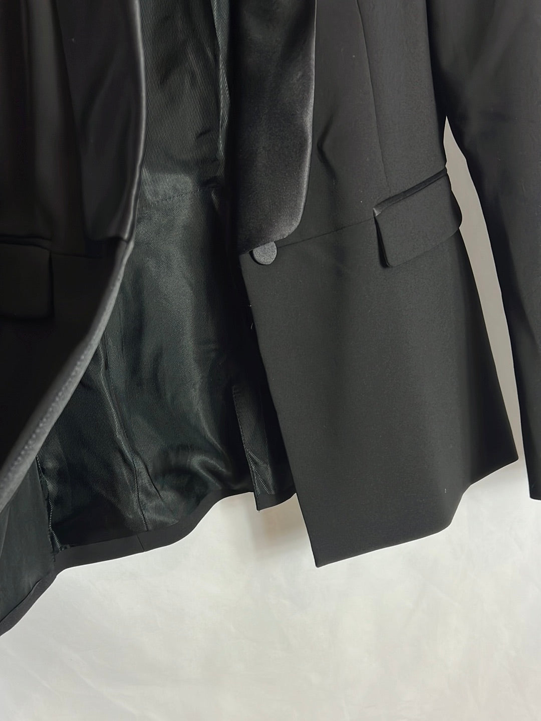 ZARA. Blazer negra solapa satinado. T M