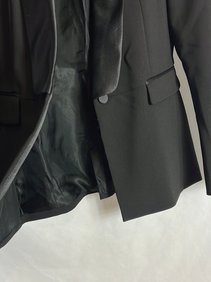 ZARA. Blazer negra solapa satinado. T M