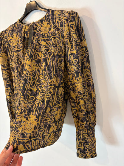 PANAMBI. Blusa estampada hombreras