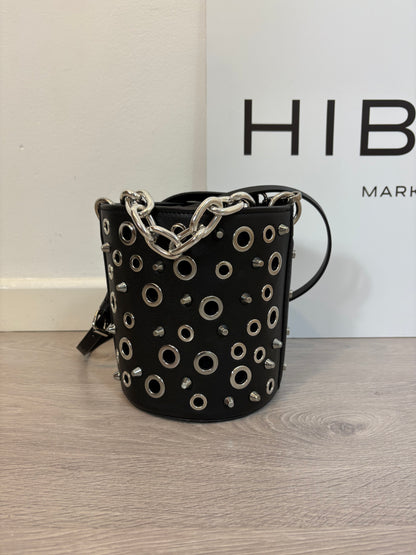 ZARA. Bolso negro tachuelas