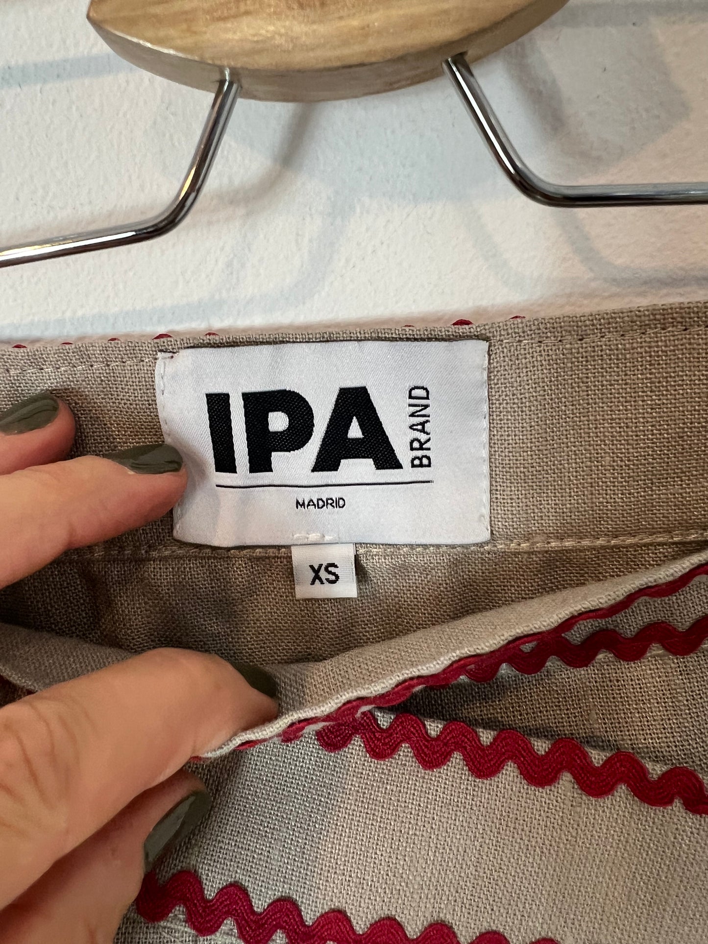 IPA BRAND. Falda beige ribetes T.xs