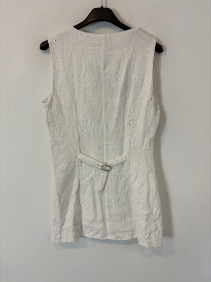 CHIRIBITA. Total look blanco bordado T.s