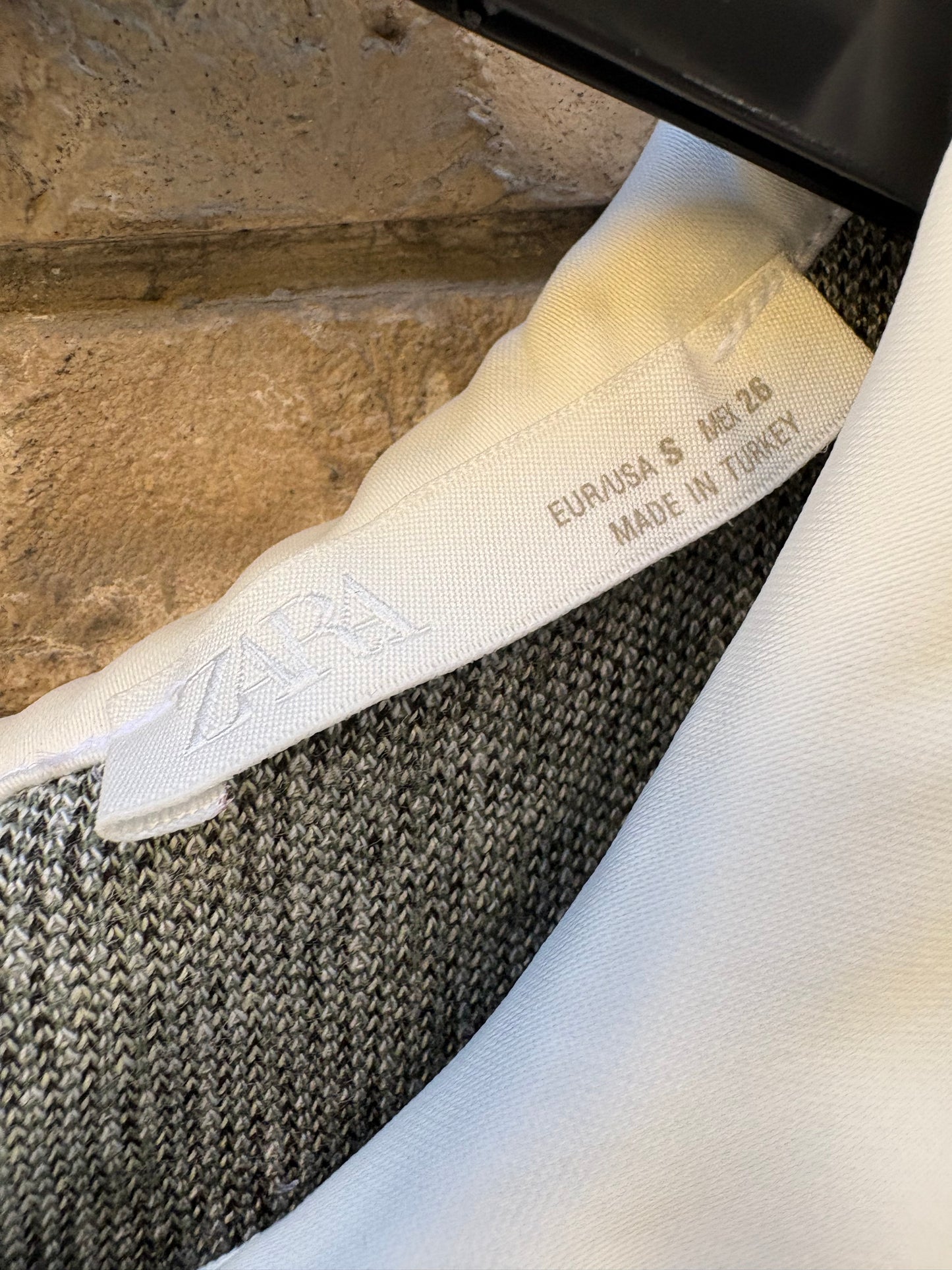 ZARA. Vestido fluido tweed