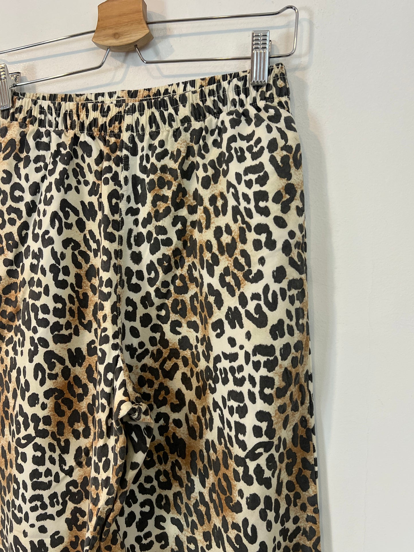 PARFOIS. Pantalón fluido animal print. T XS/S