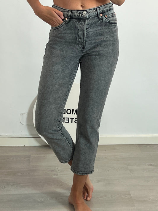 MANGO. Denim recto gris abotonado. T 38