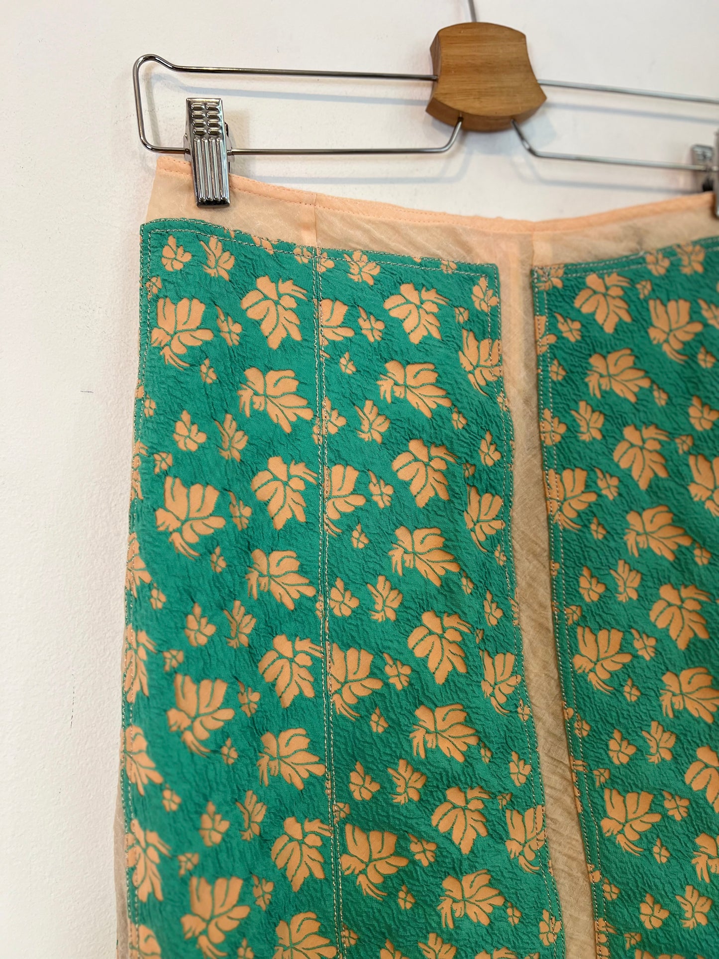 ZARA. falda verde hojas doble textura T.xs