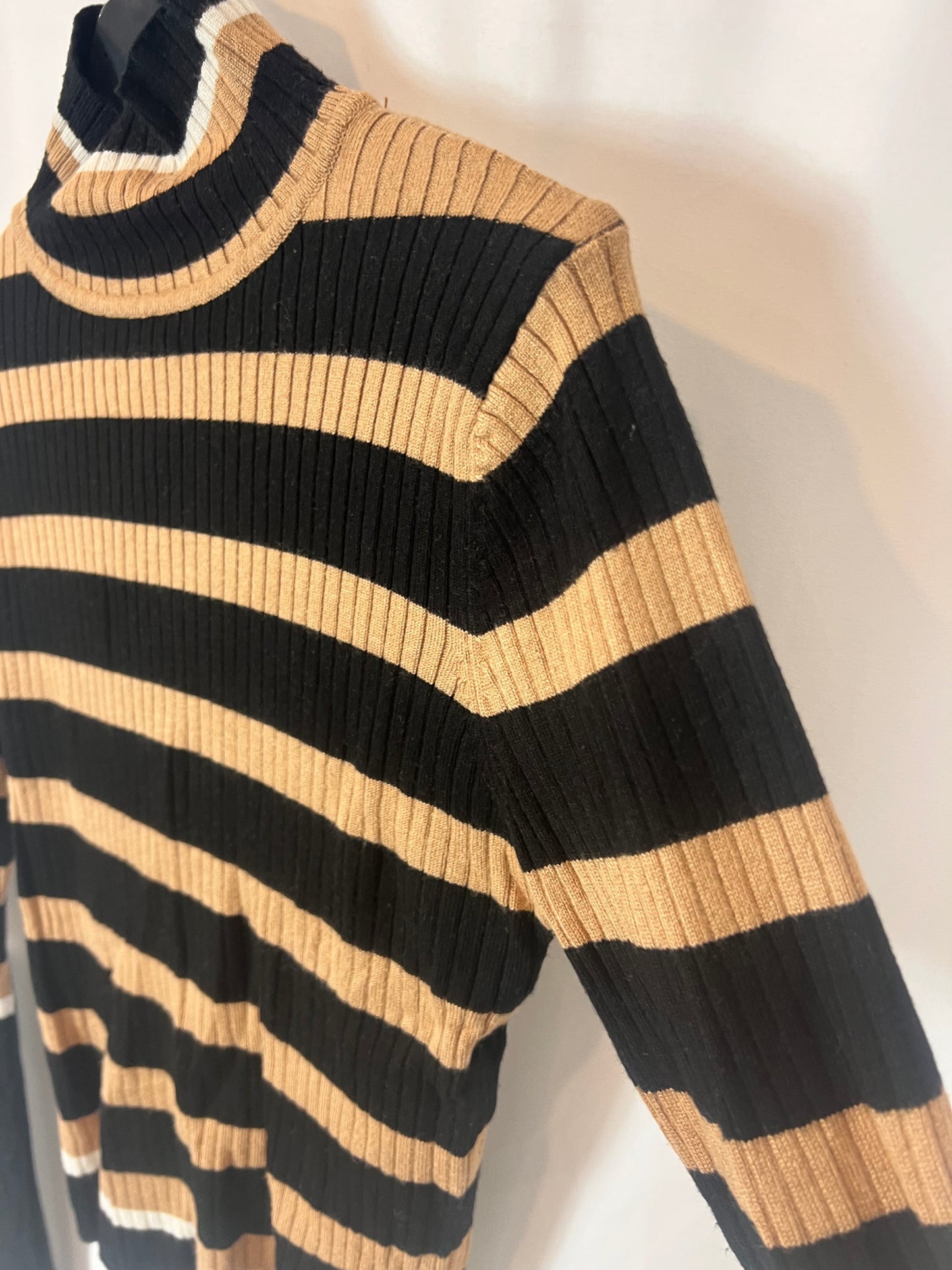 ZARA. Jersey rayas canalé. T M