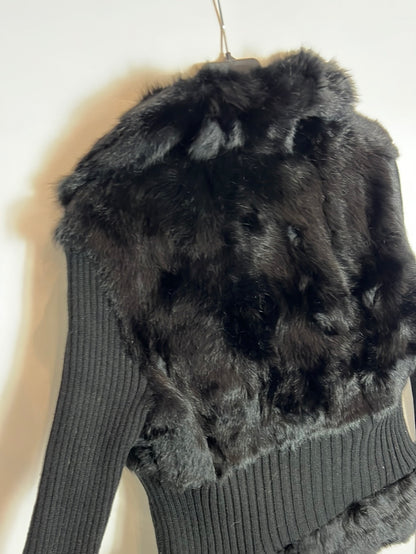 ET DIEU CRÉA LA FEMME. Chaqueta negra pelo natural. T 40