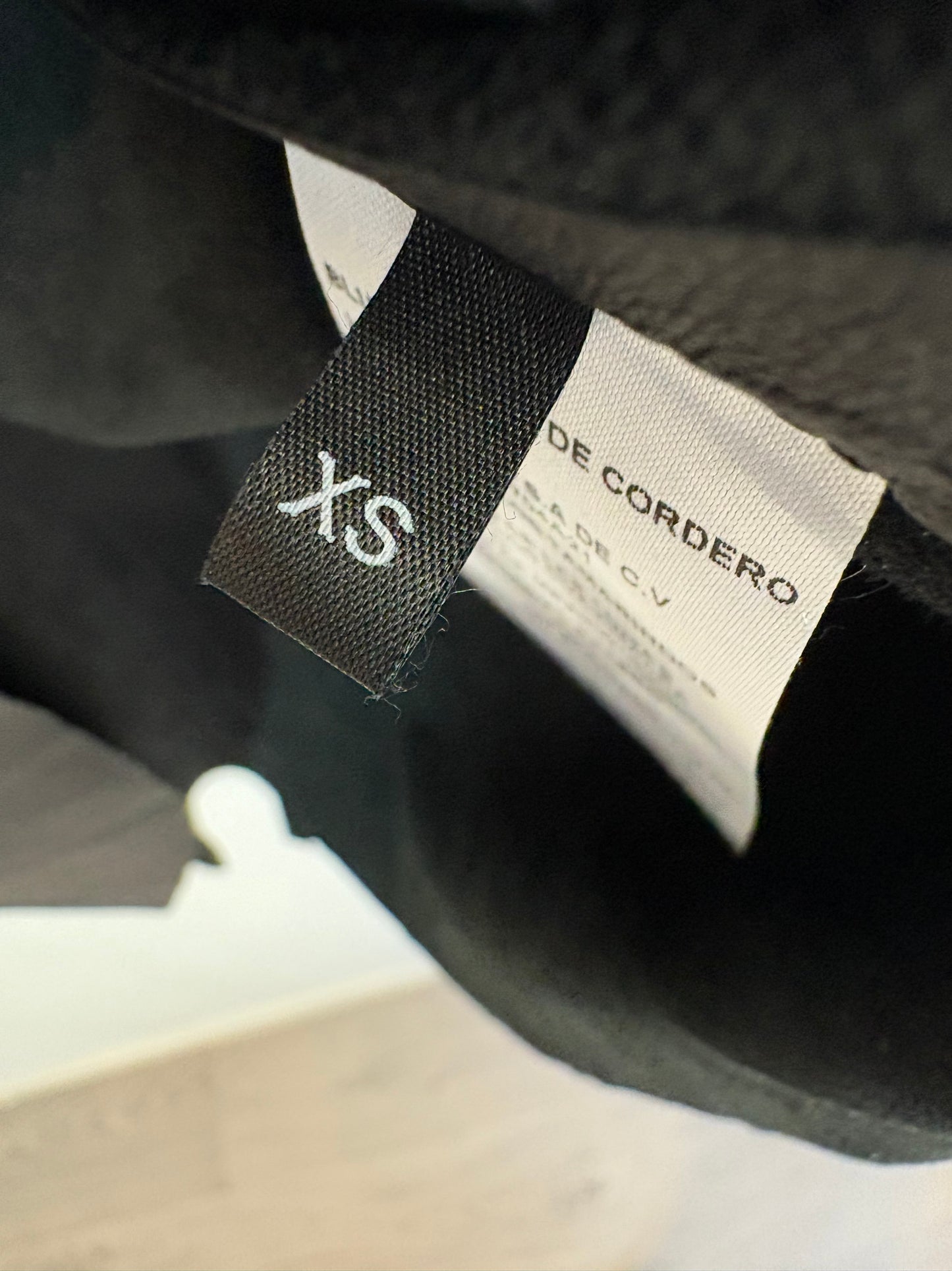 MON & PAU. Camisa negra piel