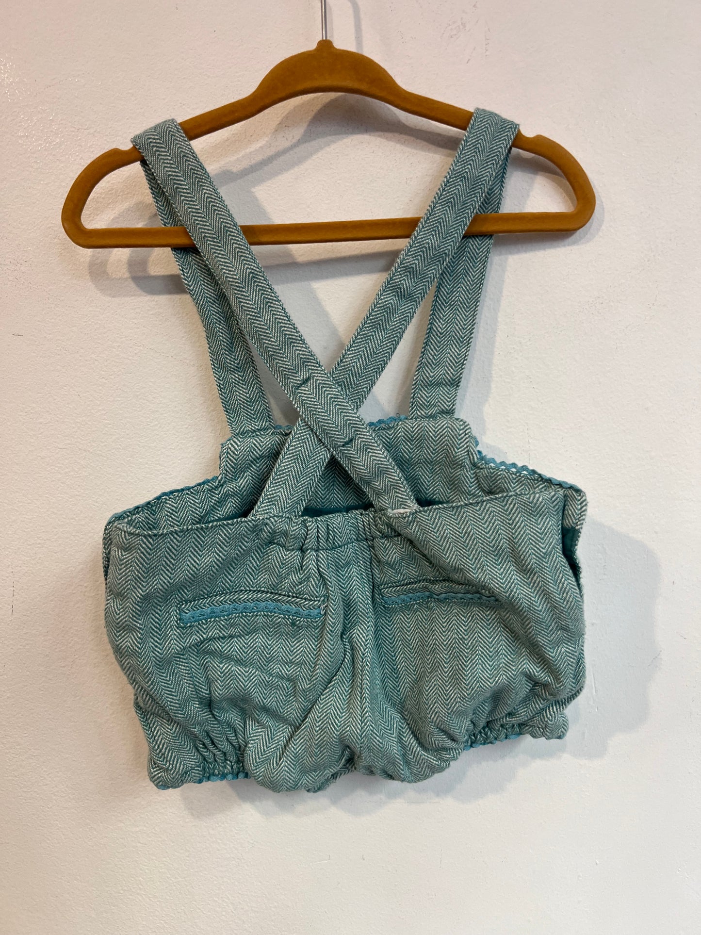 PATRICIA MENDILUCE. Ranita algodón azul claro jaspeado. T 12-18 meses