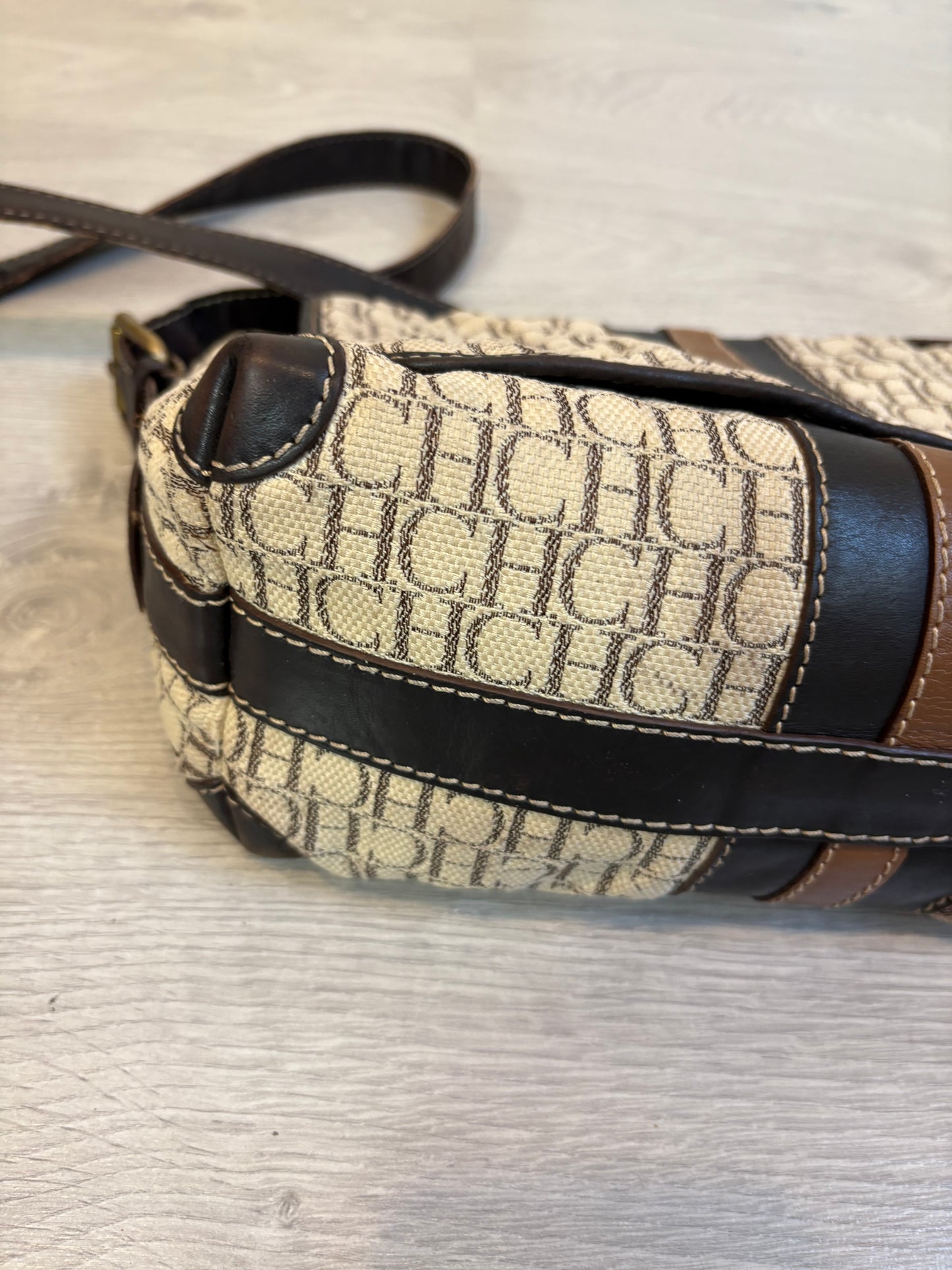 CAROLINA HERRERA. Bolso  asa larga con piel