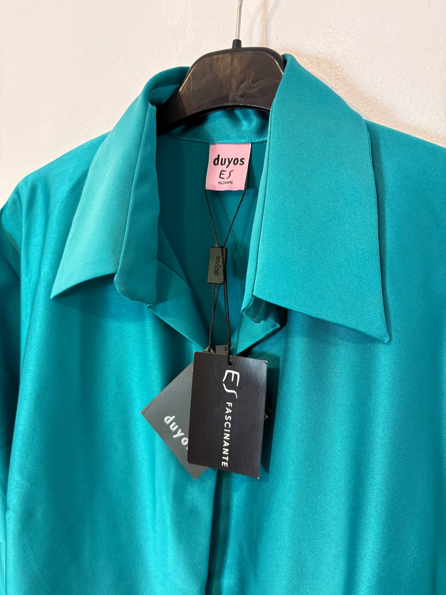 DUYOS. Vestido satinado dos piezas